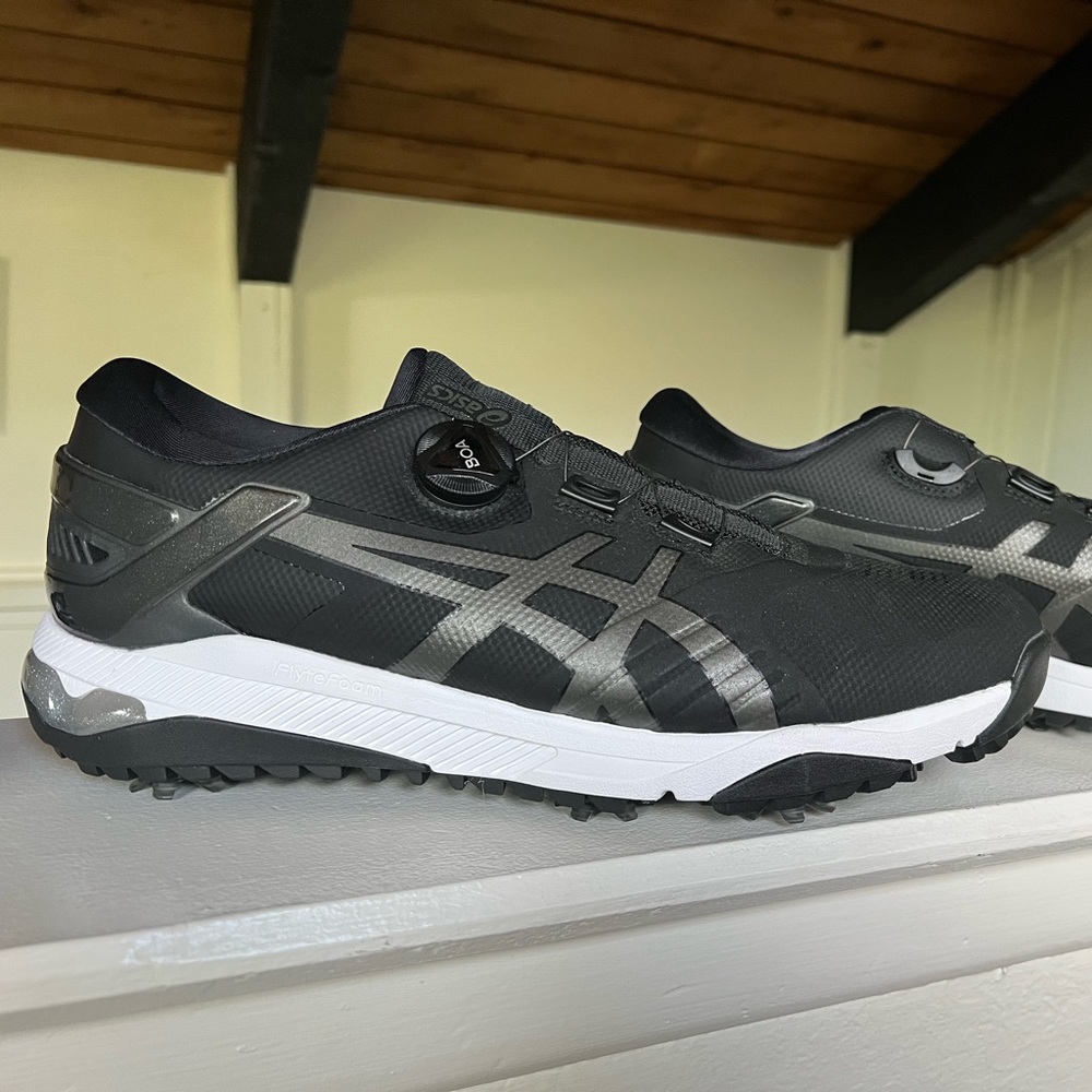 BRAND NEW! ASICS golf shoes